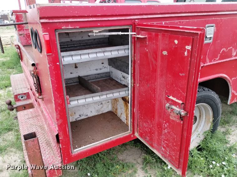 image for item DP3292 2000 Ford F450 Super Duty  Crew Cab utility / service truck