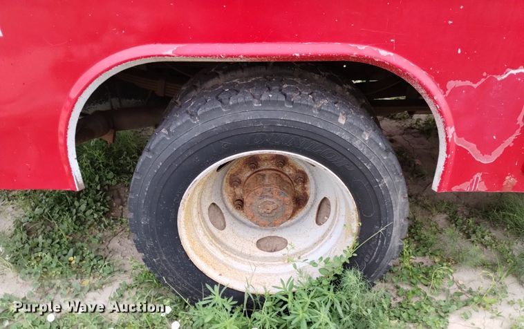 image for item DP3292 2000 Ford F450 Super Duty  Crew Cab utility / service truck