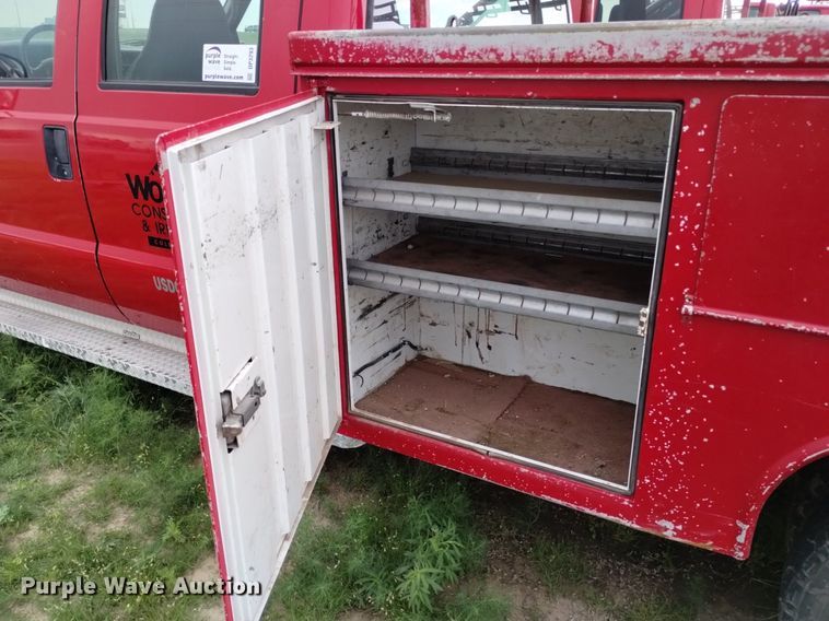 image for item DP3293 2000 Ford  F350 Super Duty XL  Crew Cab utility bed pickup truck