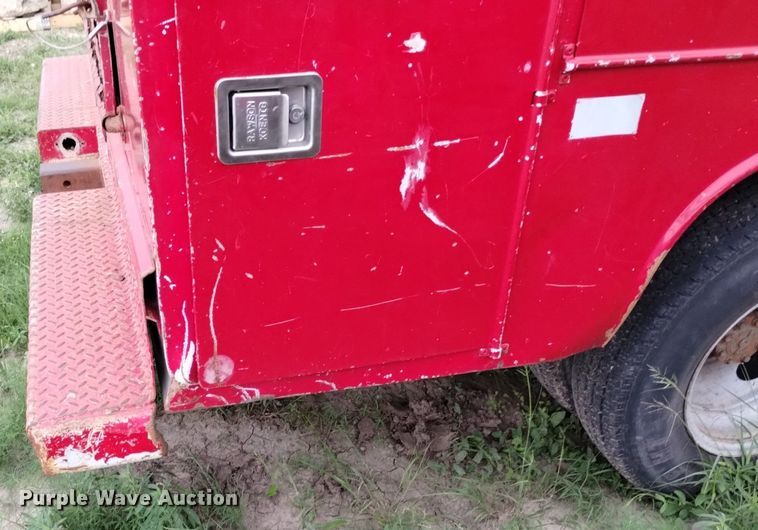 image for item DP3293 2000 Ford  F350 Super Duty XL  Crew Cab utility bed pickup truck