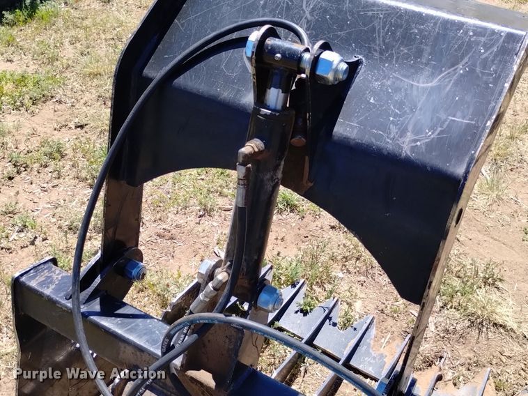 image for item DP3310 Skid steer grapple bucket