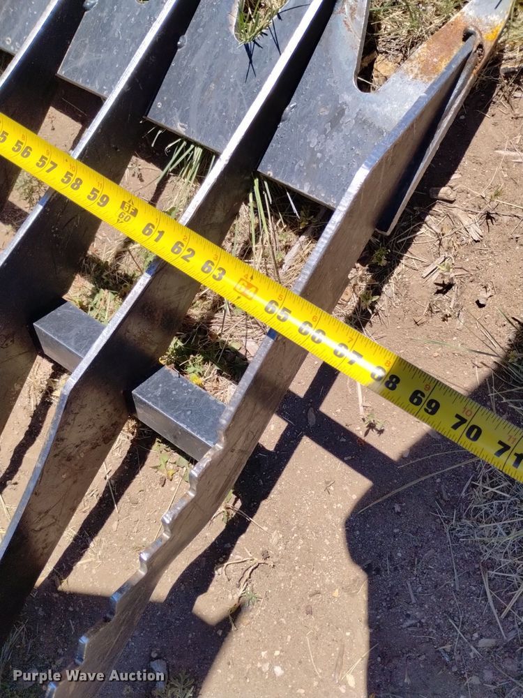 image for item DP3310 Skid steer grapple bucket