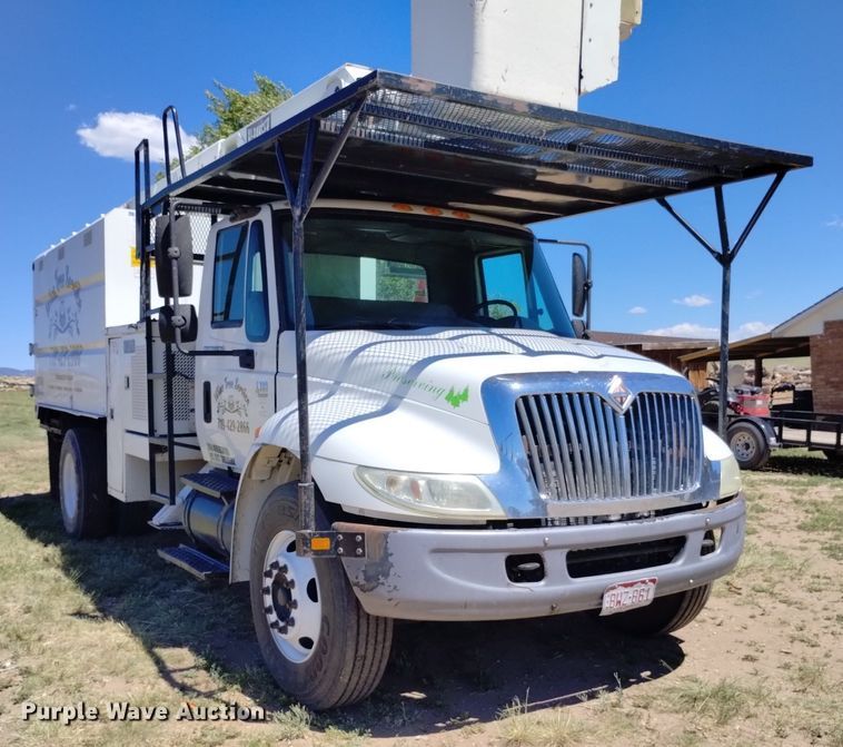 image for item DP3312 2003 International 4300  forestry bucket truck