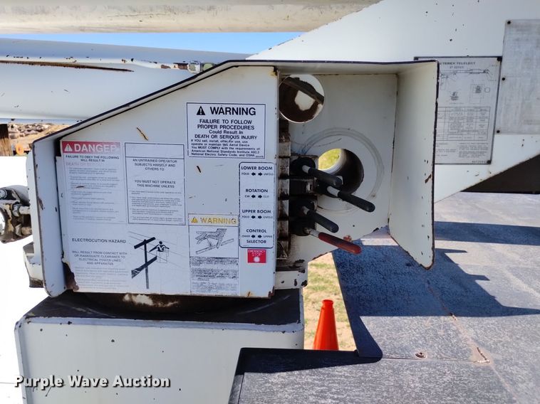 image for item DP3312 2003 International 4300  forestry bucket truck