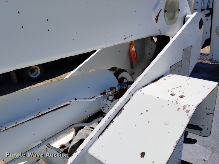 image for item DP3312 2003 International 4300  forestry bucket truck