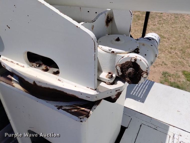 image for item DP3312 2003 International 4300  forestry bucket truck