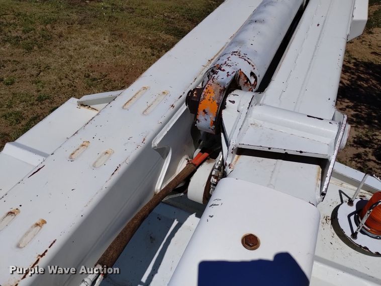 image for item DP3312 2003 International 4300  forestry bucket truck