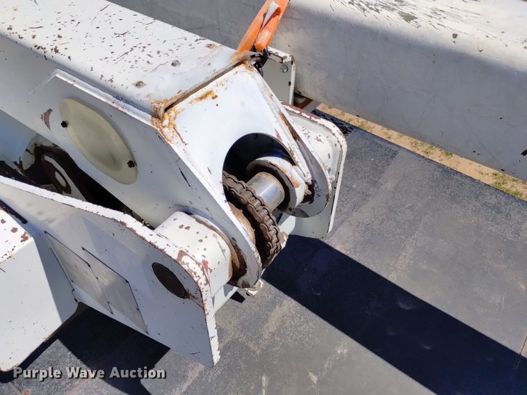 image for item DP3312 2003 International 4300  forestry bucket truck