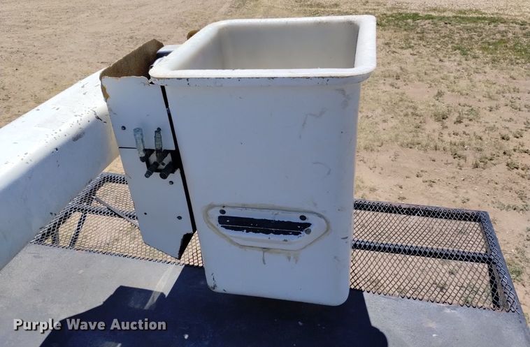 image for item DP3312 2003 International 4300  forestry bucket truck