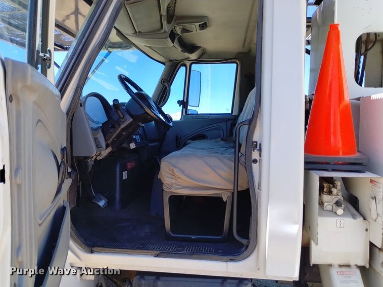 image for item DP3312 2003 International 4300  forestry bucket truck