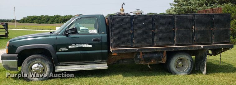 image for item DP8066 2003 Chevrolet 3500  utility bed pickup truck