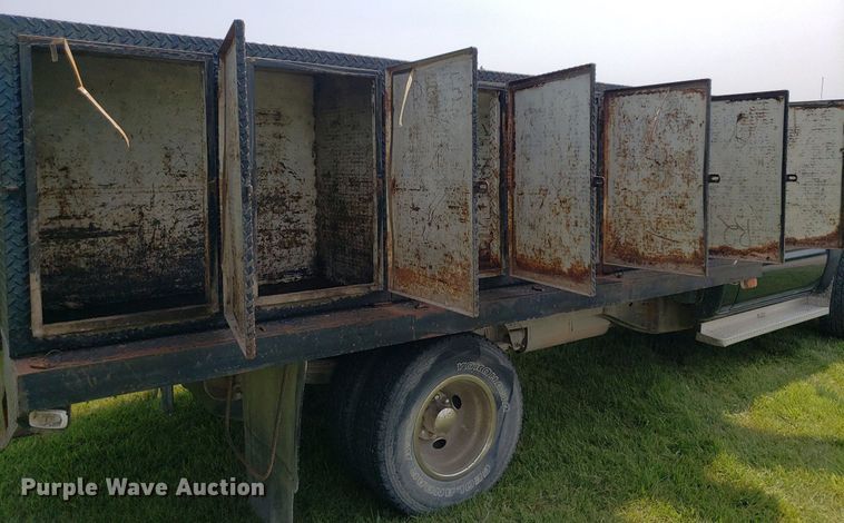 image for item DP8066 2003 Chevrolet 3500  utility bed pickup truck