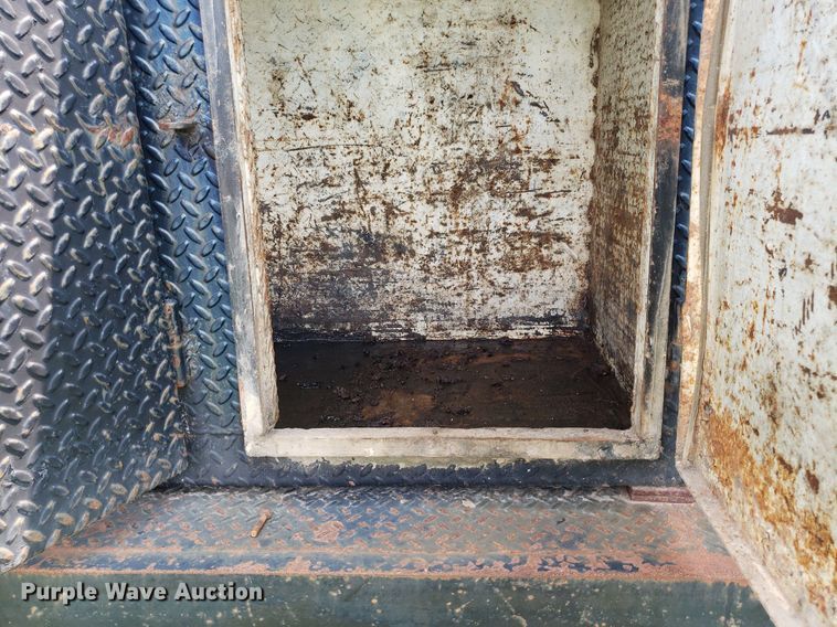 image for item DP8066 2003 Chevrolet 3500  utility bed pickup truck