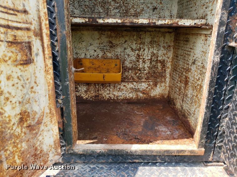 image for item DP8066 2003 Chevrolet 3500  utility bed pickup truck