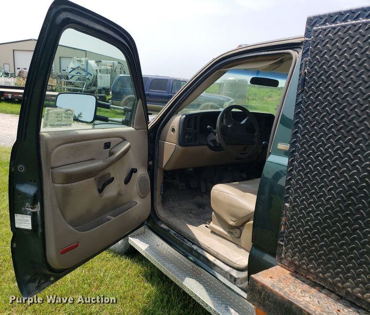 image for item DP8066 2003 Chevrolet 3500  utility bed pickup truck