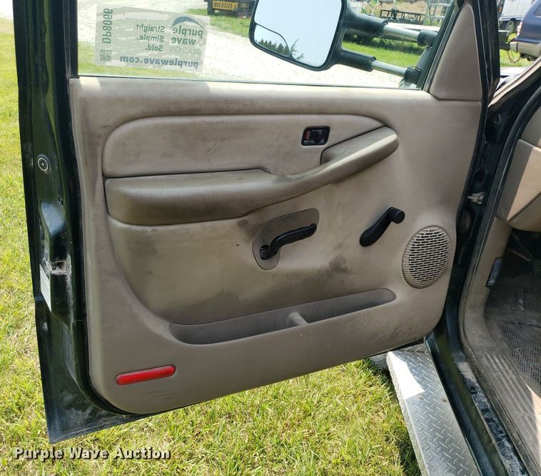 image for item DP8066 2003 Chevrolet 3500  utility bed pickup truck