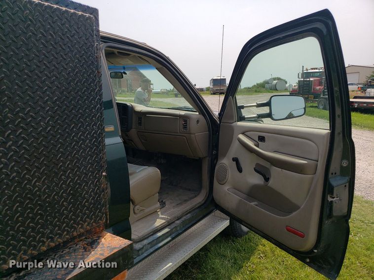 image for item DP8066 2003 Chevrolet 3500  utility bed pickup truck