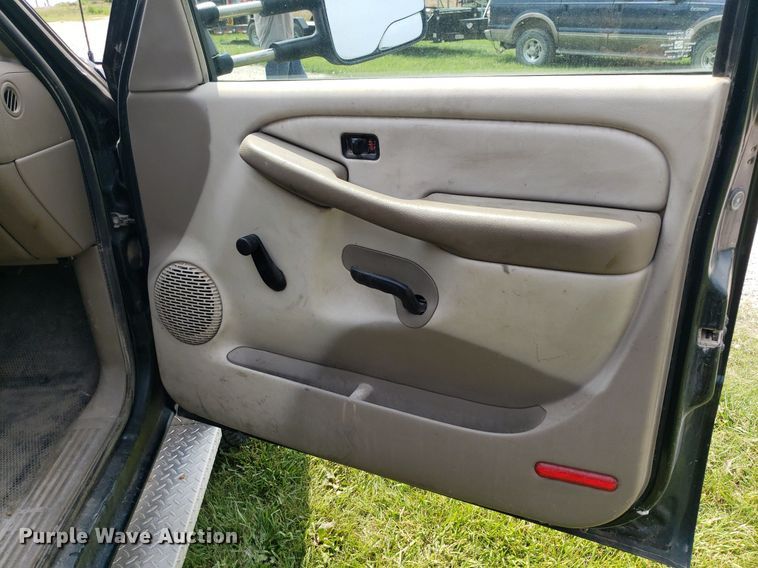 image for item DP8066 2003 Chevrolet 3500  utility bed pickup truck