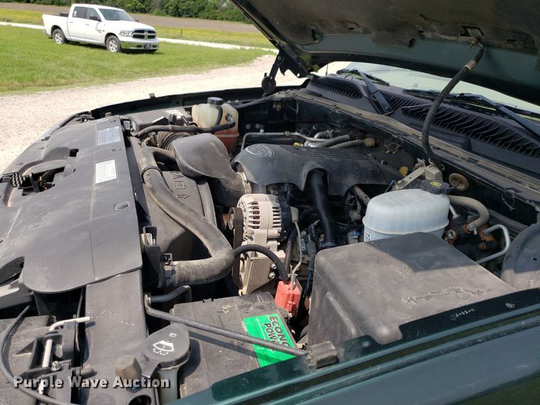 image for item DP8066 2003 Chevrolet 3500  utility bed pickup truck