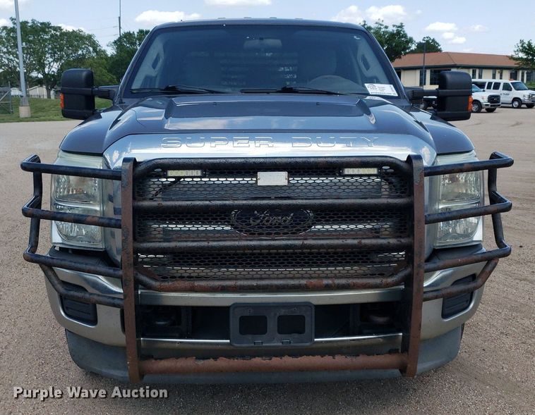 image for item DP8076 2013 Ford F350 Super Duty XLT  Crew Cab pickup truck