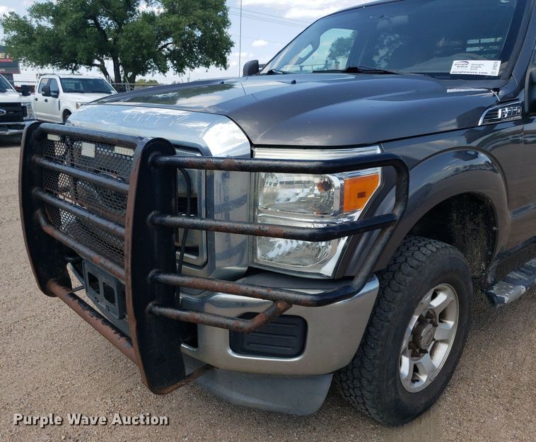 image for item DP8076 2013 Ford F350 Super Duty XLT  Crew Cab pickup truck