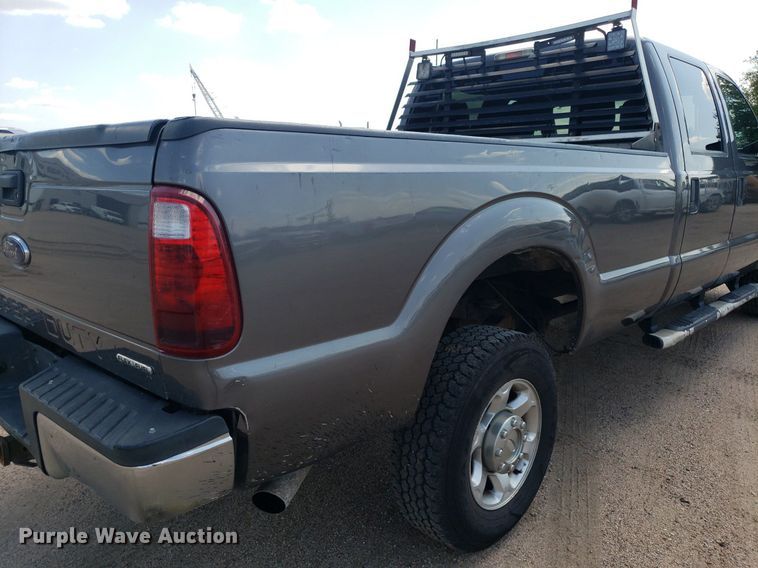 image for item DP8076 2013 Ford F350 Super Duty XLT  Crew Cab pickup truck