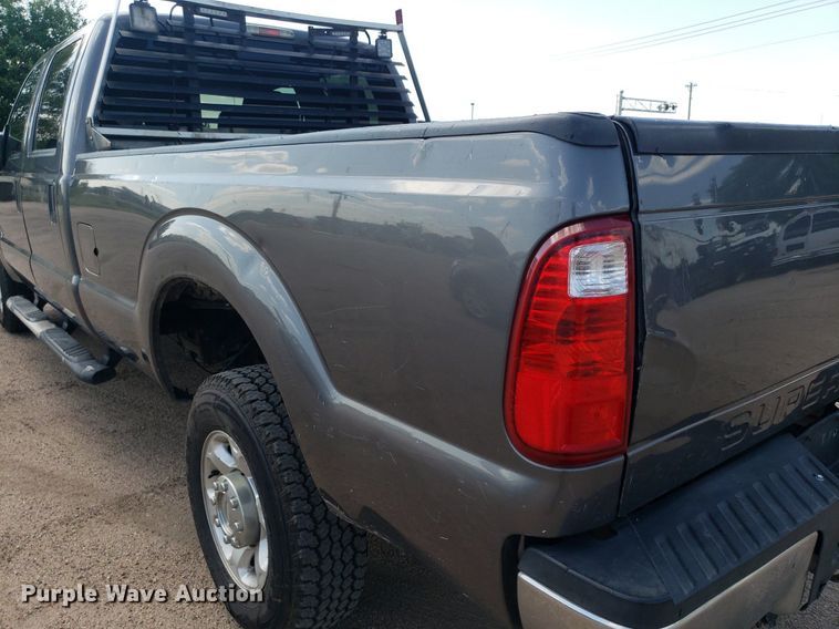 image for item DP8076 2013 Ford F350 Super Duty XLT  Crew Cab pickup truck