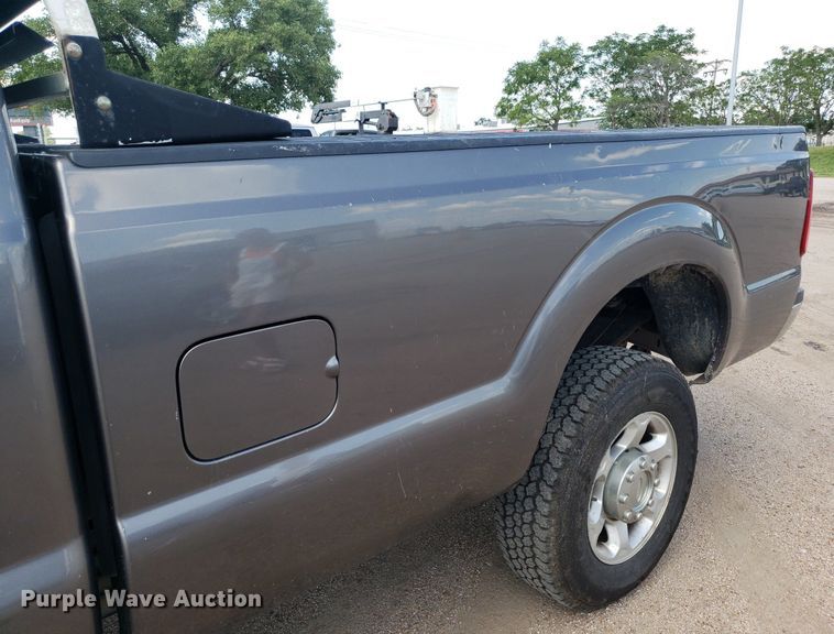 image for item DP8076 2013 Ford F350 Super Duty XLT  Crew Cab pickup truck