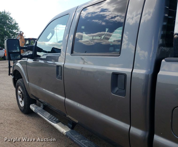 image for item DP8076 2013 Ford F350 Super Duty XLT  Crew Cab pickup truck