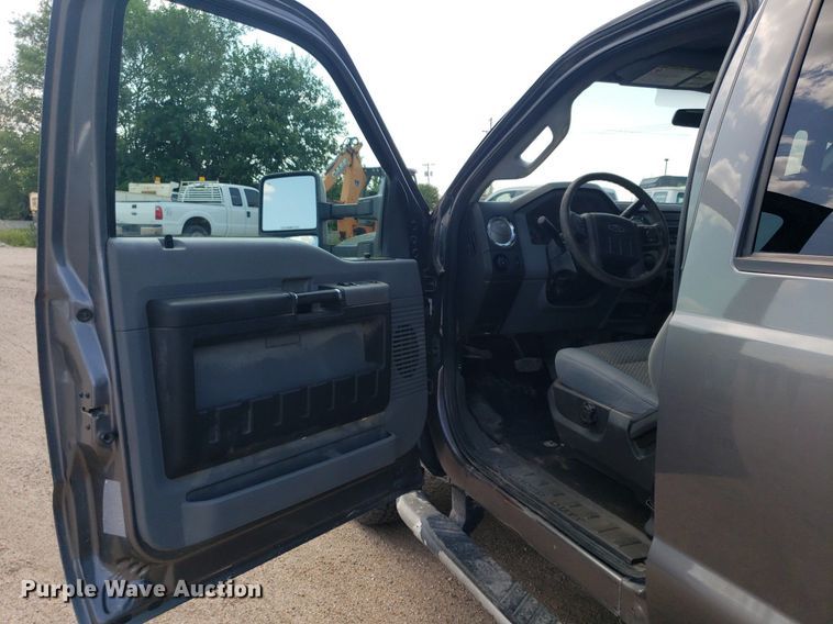 image for item DP8076 2013 Ford F350 Super Duty XLT  Crew Cab pickup truck