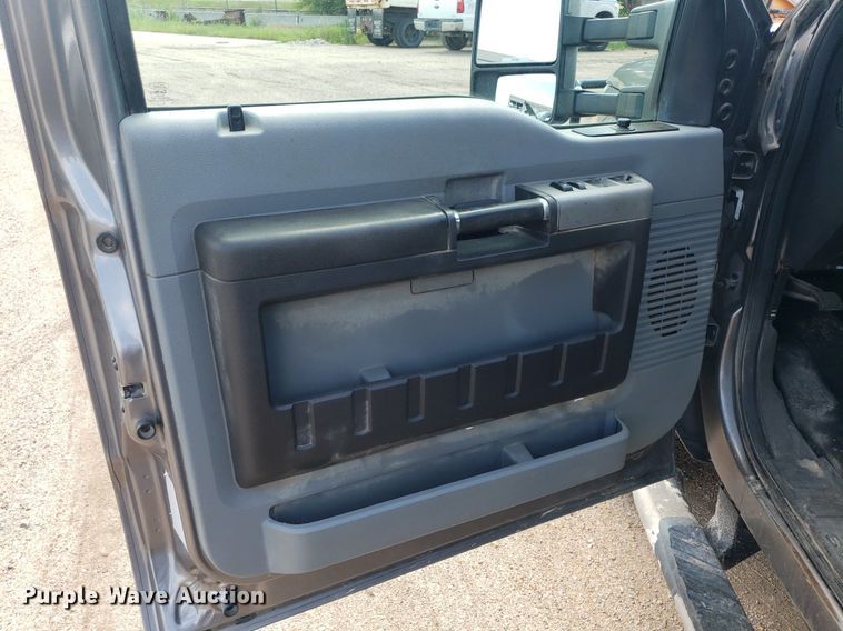 image for item DP8076 2013 Ford F350 Super Duty XLT  Crew Cab pickup truck