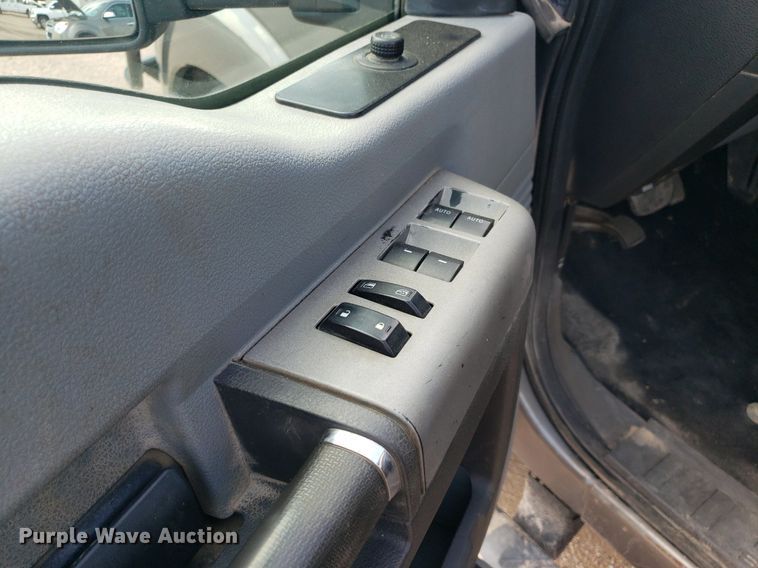 image for item DP8076 2013 Ford F350 Super Duty XLT  Crew Cab pickup truck