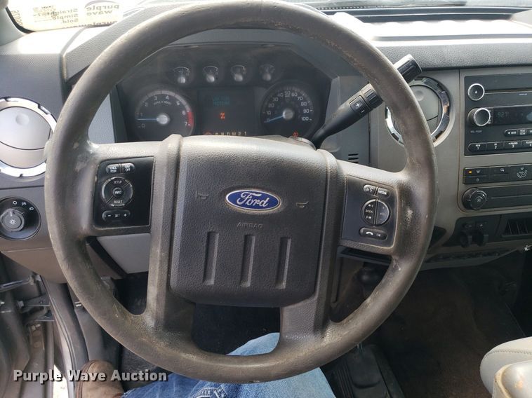 image for item DP8076 2013 Ford F350 Super Duty XLT  Crew Cab pickup truck