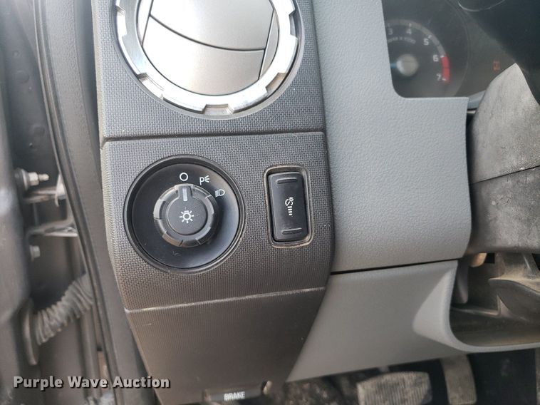 image for item DP8076 2013 Ford F350 Super Duty XLT  Crew Cab pickup truck