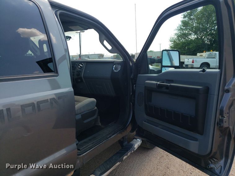 image for item DP8076 2013 Ford F350 Super Duty XLT  Crew Cab pickup truck