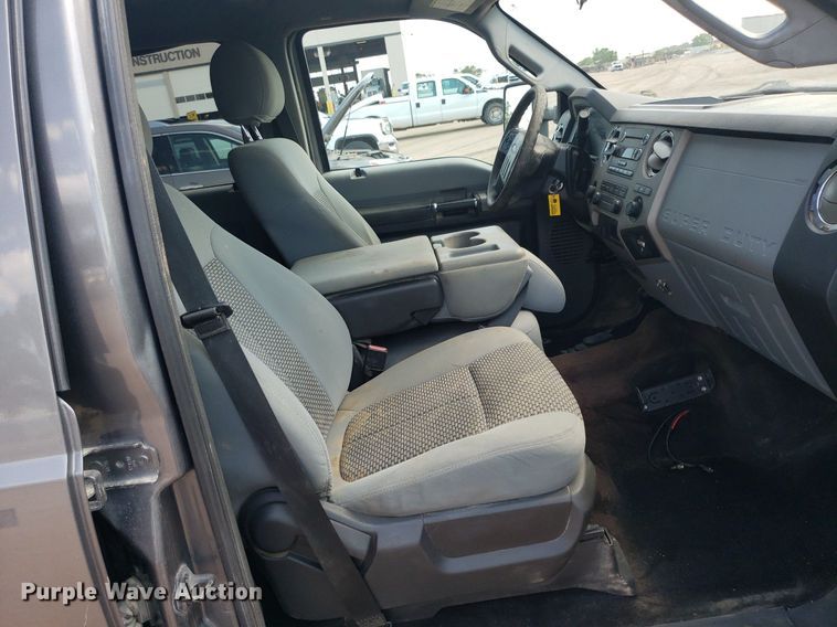 image for item DP8076 2013 Ford F350 Super Duty XLT  Crew Cab pickup truck