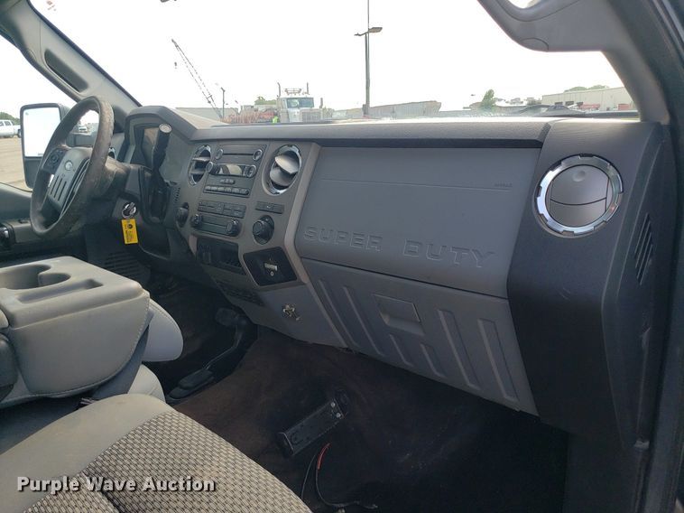 image for item DP8076 2013 Ford F350 Super Duty XLT  Crew Cab pickup truck