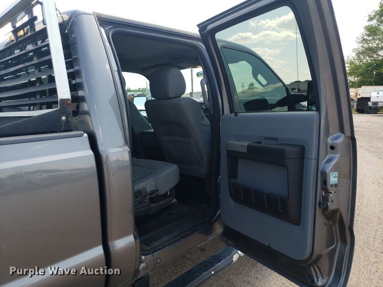 image for item DP8076 2013 Ford F350 Super Duty XLT  Crew Cab pickup truck