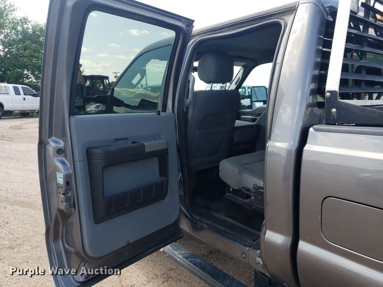 image for item DP8076 2013 Ford F350 Super Duty XLT  Crew Cab pickup truck