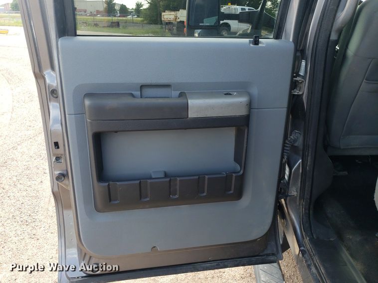 image for item DP8076 2013 Ford F350 Super Duty XLT  Crew Cab pickup truck