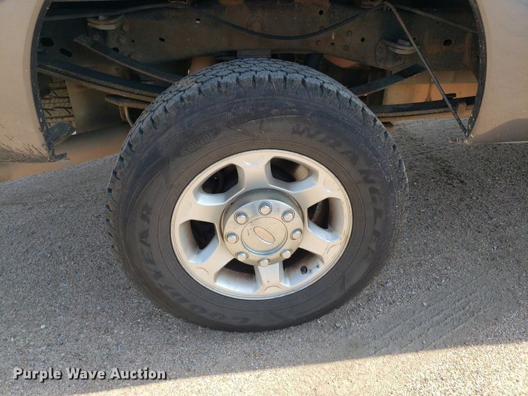 image for item DP8076 2013 Ford F350 Super Duty XLT  Crew Cab pickup truck