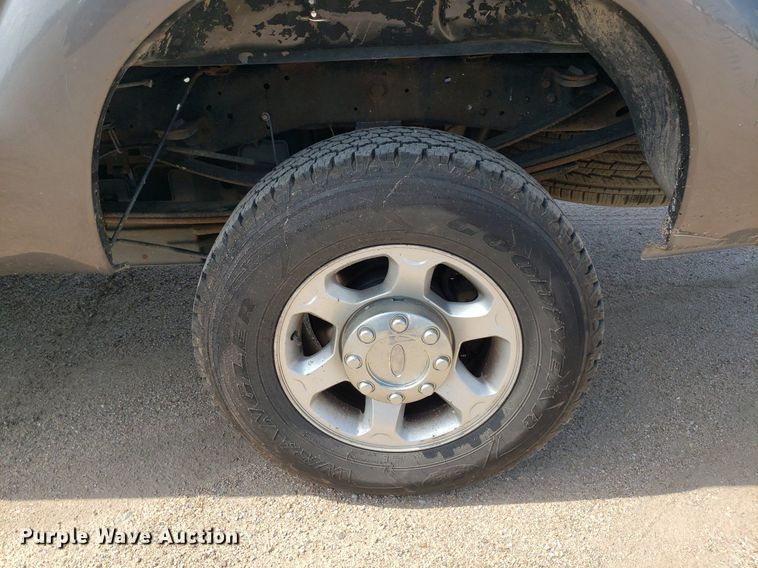 image for item DP8076 2013 Ford F350 Super Duty XLT  Crew Cab pickup truck