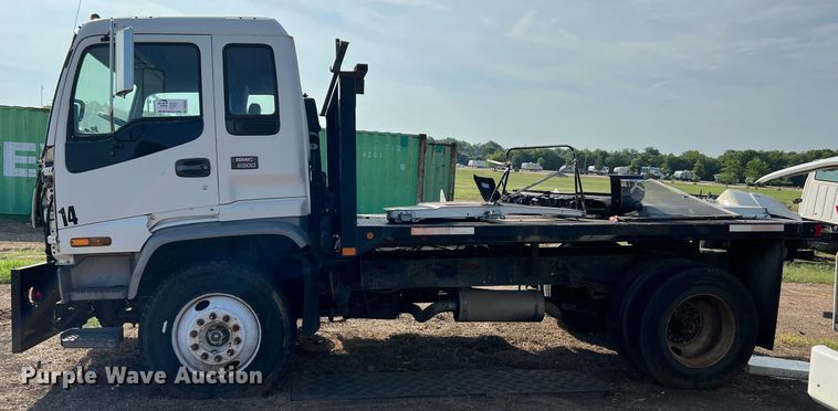 image for item DQ2085 2002 GMC T6500  flatbed truck