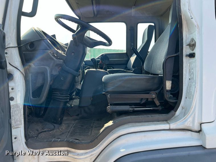 image for item DQ2085 2002 GMC T6500  flatbed truck