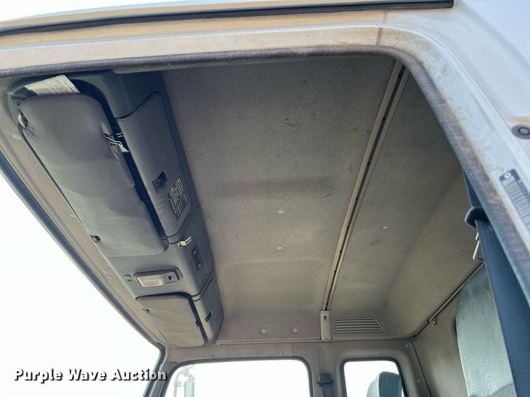 image for item DQ2085 2002 GMC T6500  flatbed truck