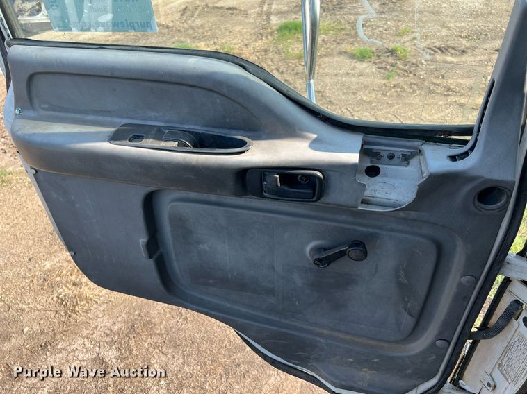 image for item DQ2085 2002 GMC T6500  flatbed truck