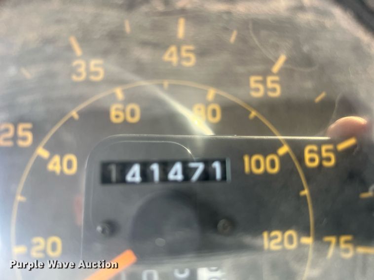 image for item DQ2085 2002 GMC T6500  flatbed truck