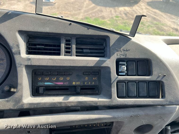 image for item DQ2085 2002 GMC T6500  flatbed truck