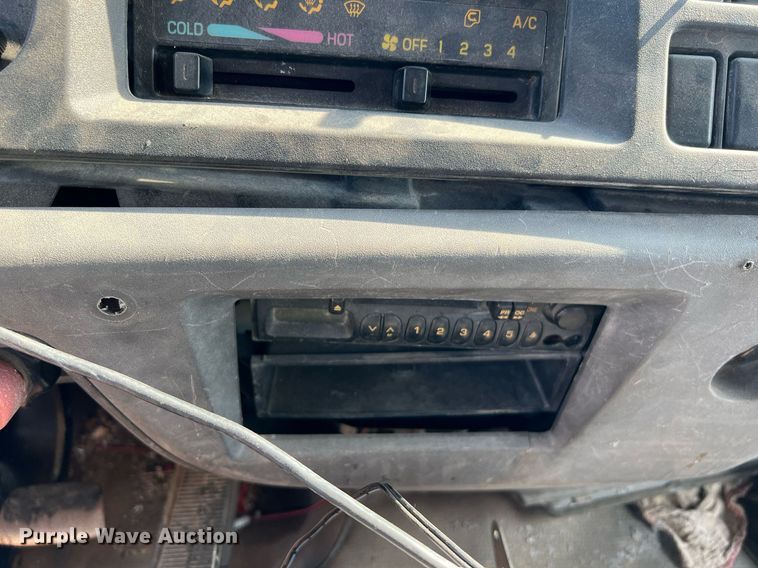 image for item DQ2085 2002 GMC T6500  flatbed truck