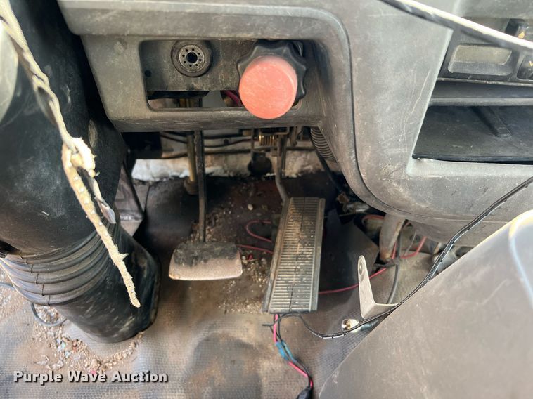 image for item DQ2085 2002 GMC T6500  flatbed truck